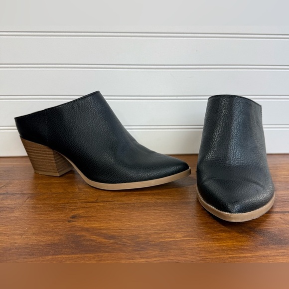 Universal Thread women’s black pointy toe heeled mule boots. Size 8 - Picture 1 of 8